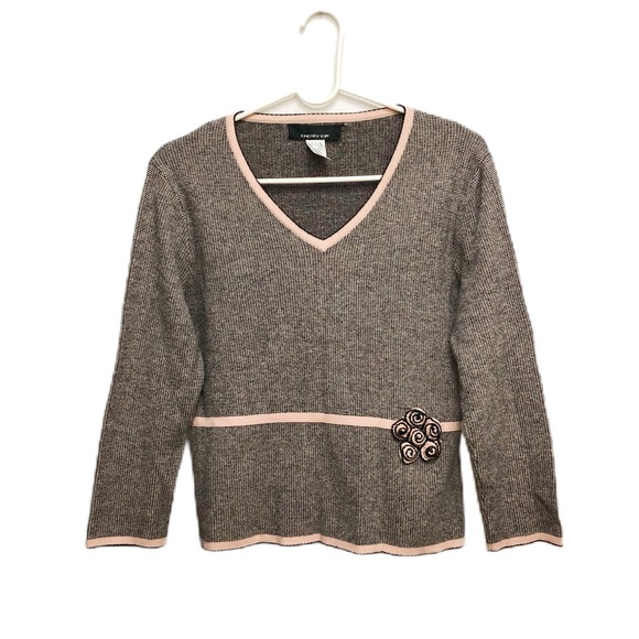 Jones New York Women’s Gray Pink V-Neck Sweater Rose Pullover Casual Work Size M - Picture 1 of 4